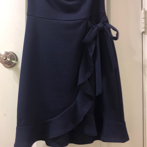 A pretty off the shoulder navy dress - Picture 3 of 4